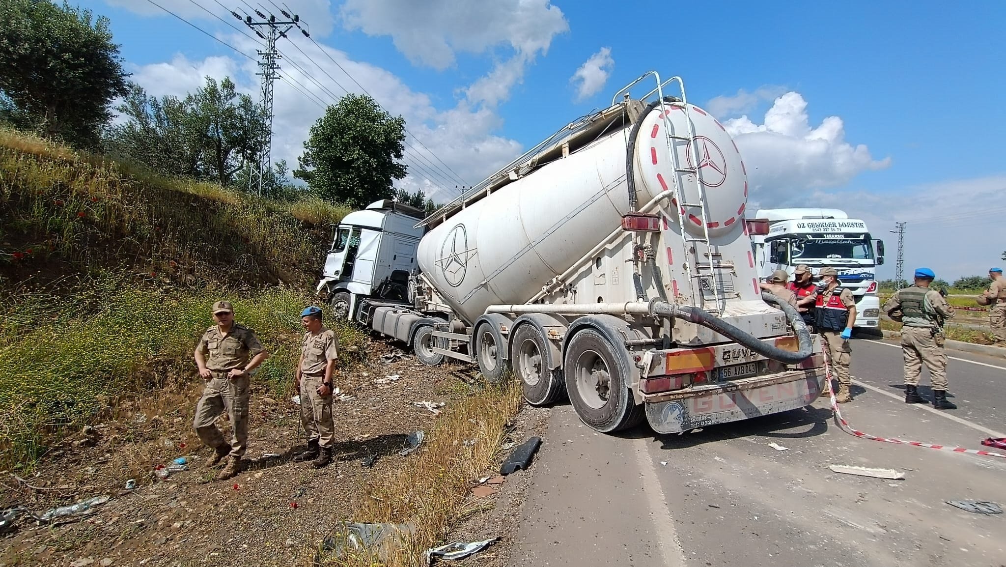 beton-mikseri-ile-minibus-carpisti-9-ol-50149-1.jpg