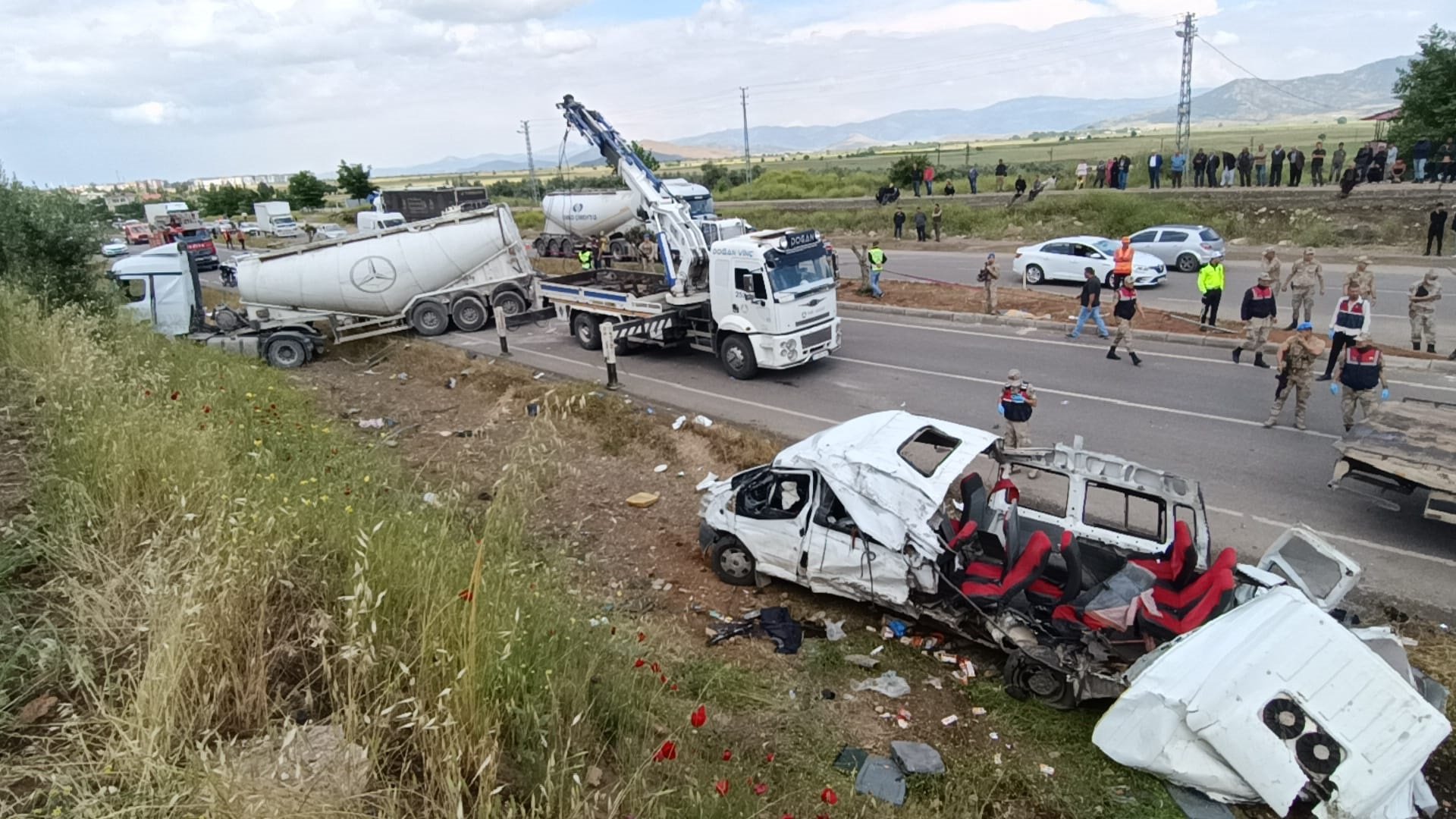 beton-mikseri-ile-minibus-carpisti-9-ol-50149.jpg