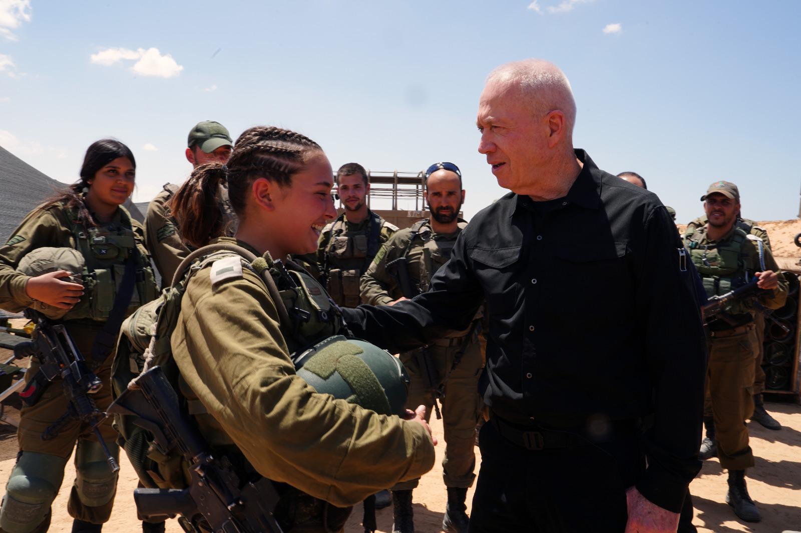 aa-20240507-34493112-34493111-israeli-defense-minister-gallant-visits-israeli-army-units-near-rafah.jpg