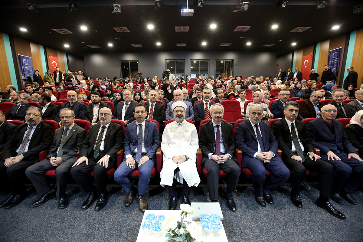 aa-20240515-34572221-34572220-diyanet-isleri-baskani-erbas-istanbulda-6-aile-forumunda-konustu.jpg