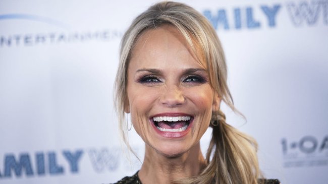 130325-kristin-chenoweth-oscars-fallon-tease-oqwssc.jpg