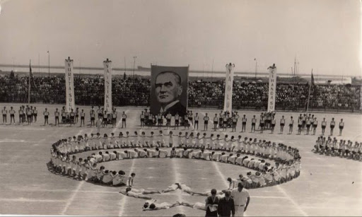 ataturk-eski-19-mayis-kutlamalari-1939-listelist-412.jpg