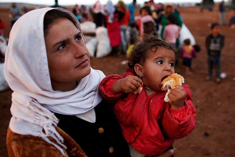 a-syrian-kurdish-refugee-woman-with-her-daughter-w-1450870850034.jpg