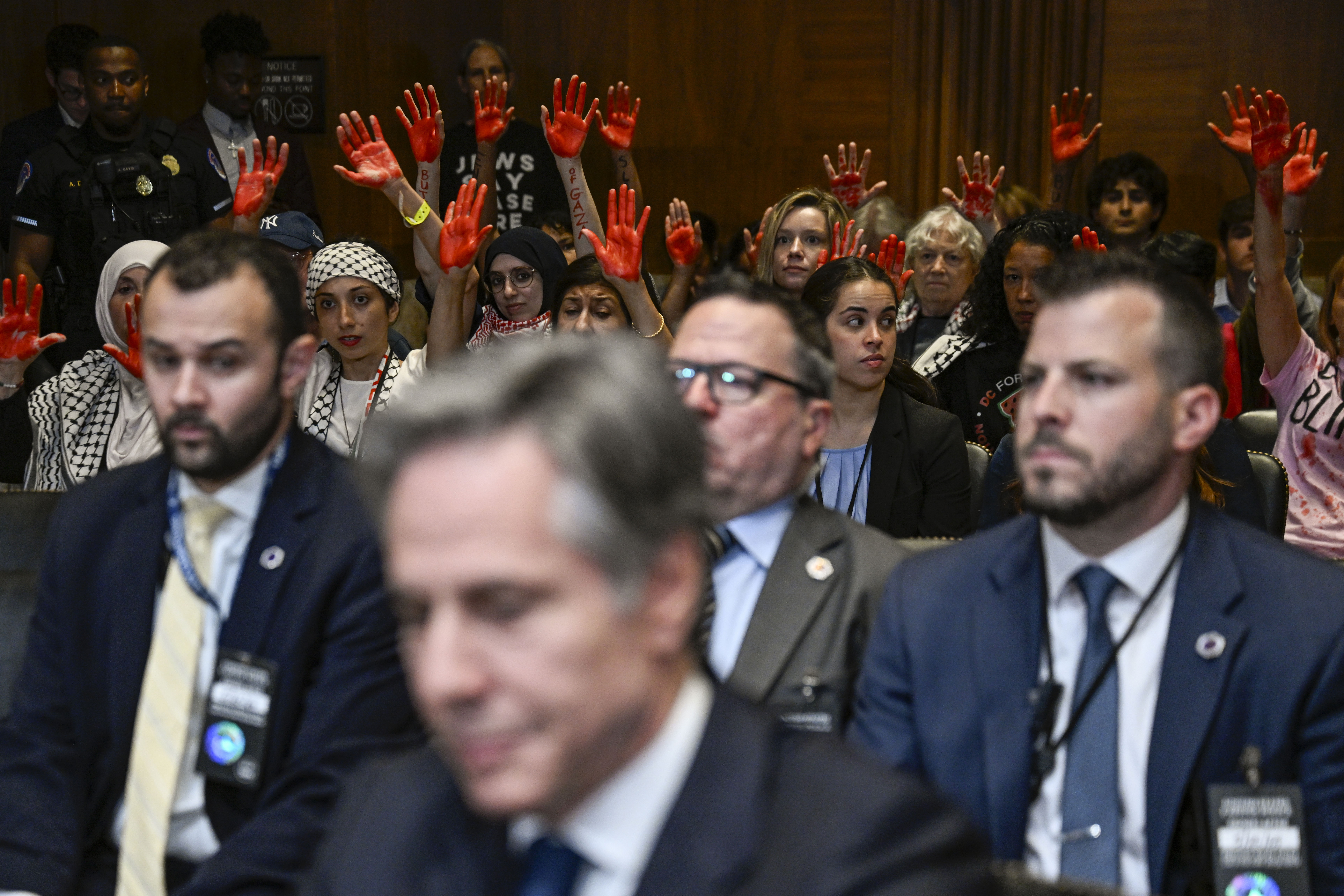 aa-20240521-34640199-34640186-abd-disisleri-bakani-blinken-senatoda-filistin-destekcisi-katilimcilar-tarafindan-protesto-edildi.jpg