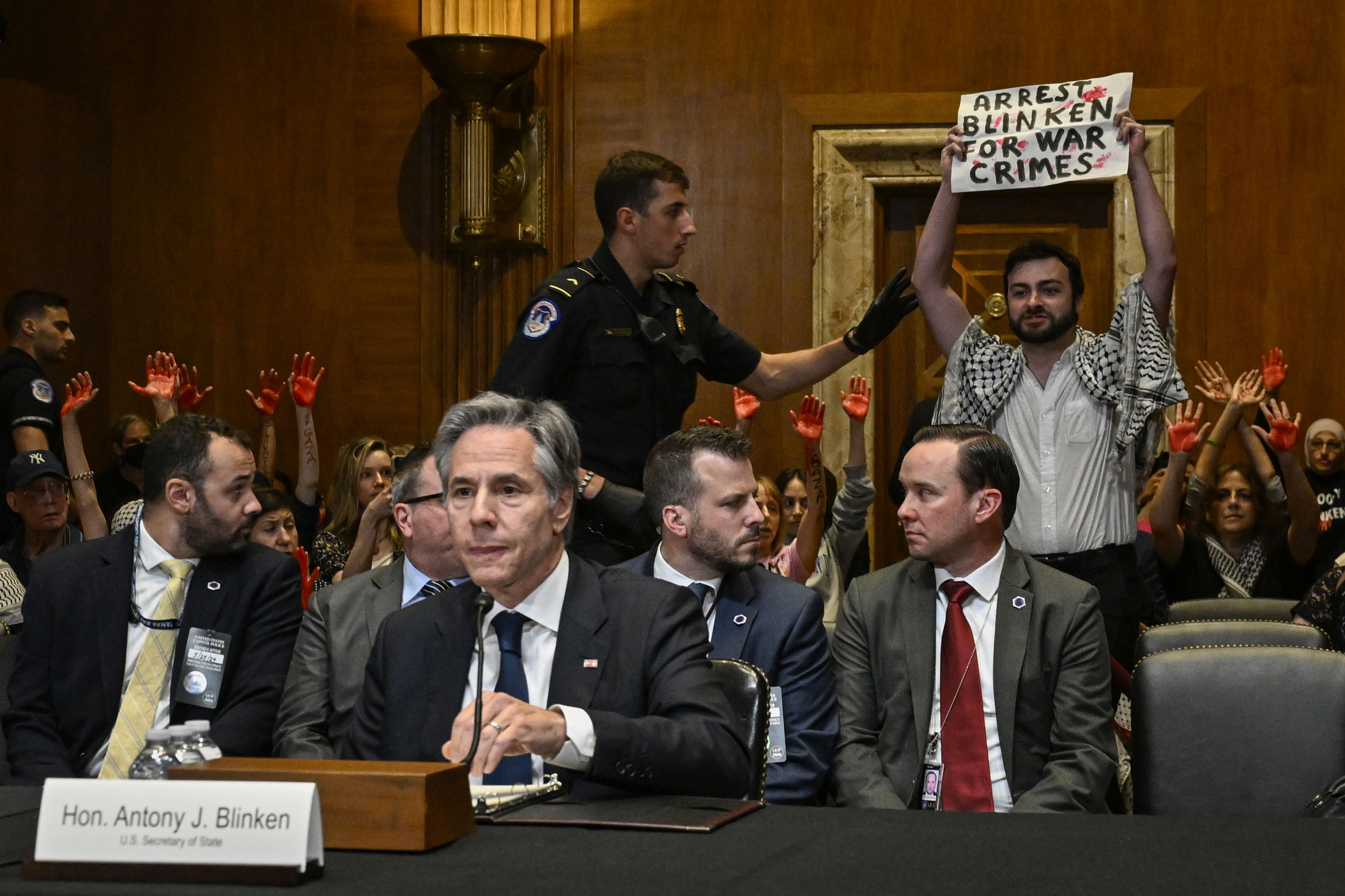 aa-20240521-34640199-34640190-abd-disisleri-bakani-blinken-senatoda-filistin-destekcisi-katilimcilar-tarafindan-protesto-edildi.jpg