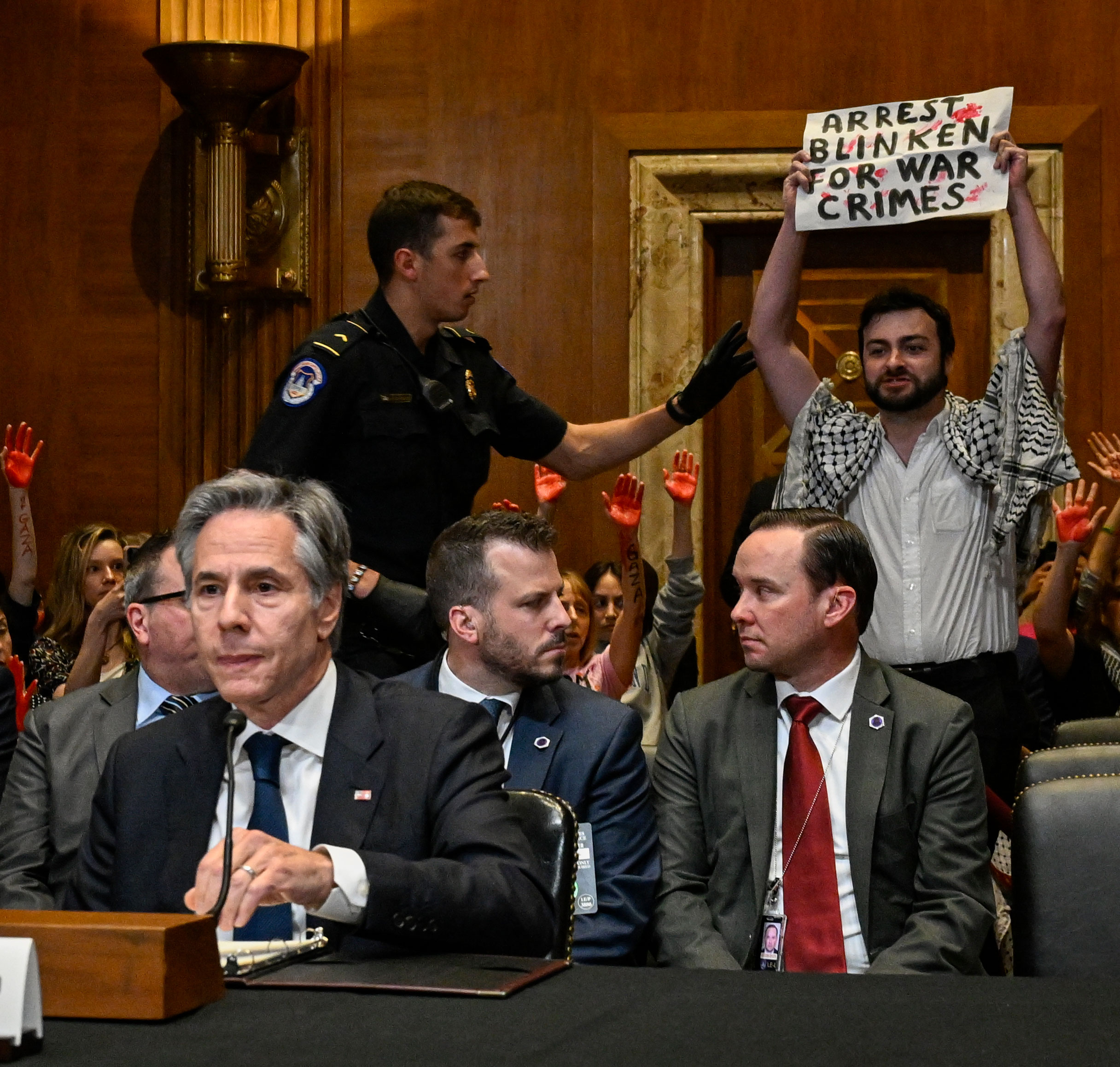 aa-20240521-34640199-34640198-abd-disisleri-bakani-blinken-senatoda-filistin-destekcisi-katilimcilar-tarafindan-protesto-edildi.jpg