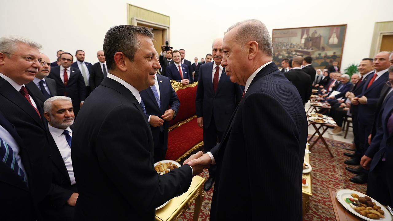 erdogan-ozgur-ozel-aa-2218339.jpg