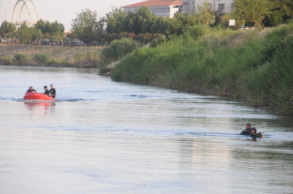 dicle-nehrinde-kaybolan-cocugun-bulunmasi-icin-ekiplerce-arama-yapildi-5.jpg