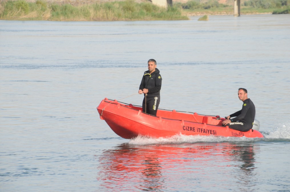 dicle-nehrinde-kaybolan-cocugun-bulunmasi-icin-ekiplerce-arama-yapildi-6.jpg