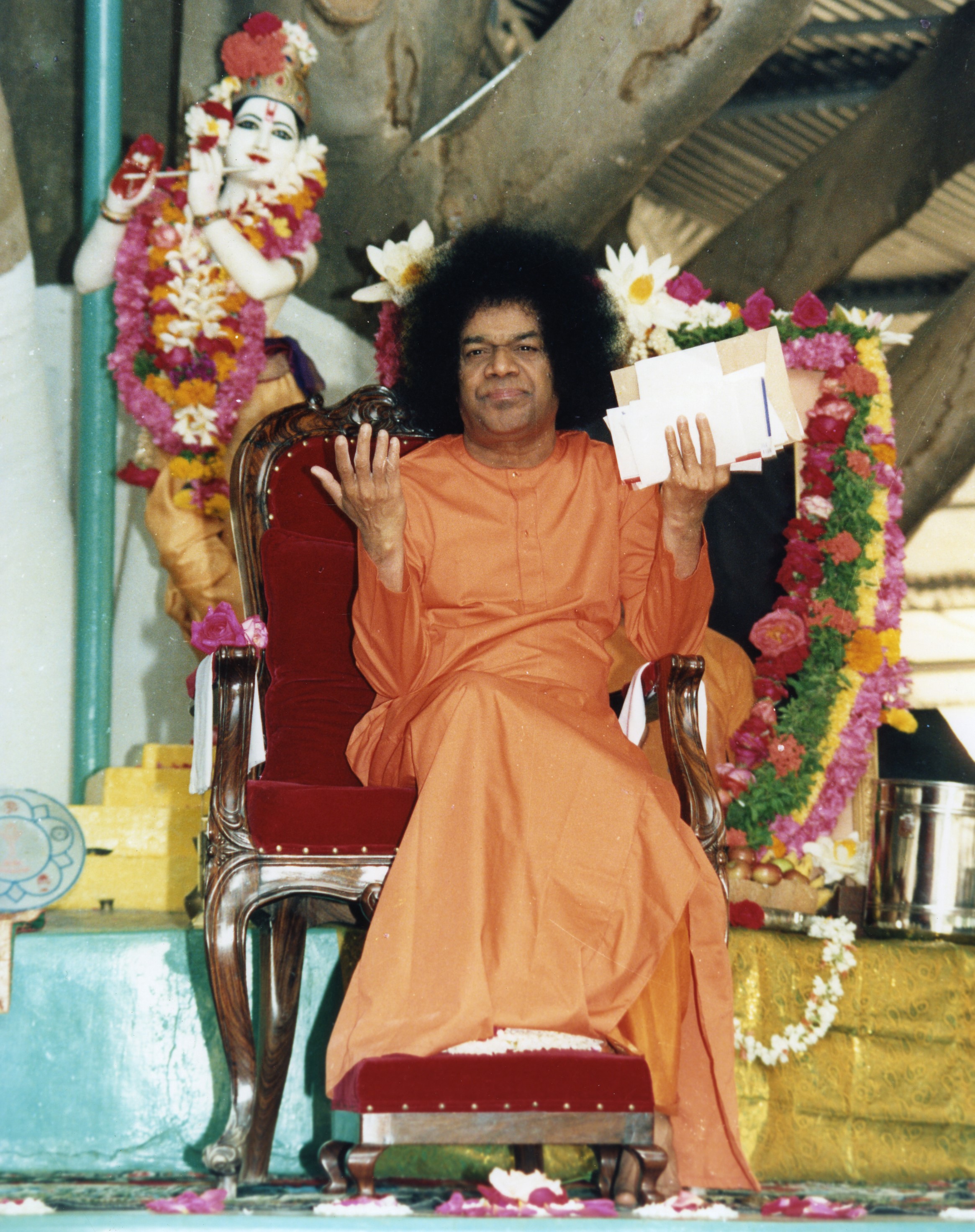 sri-sathya-sai-baba-at-brindavan-ashram.jpg