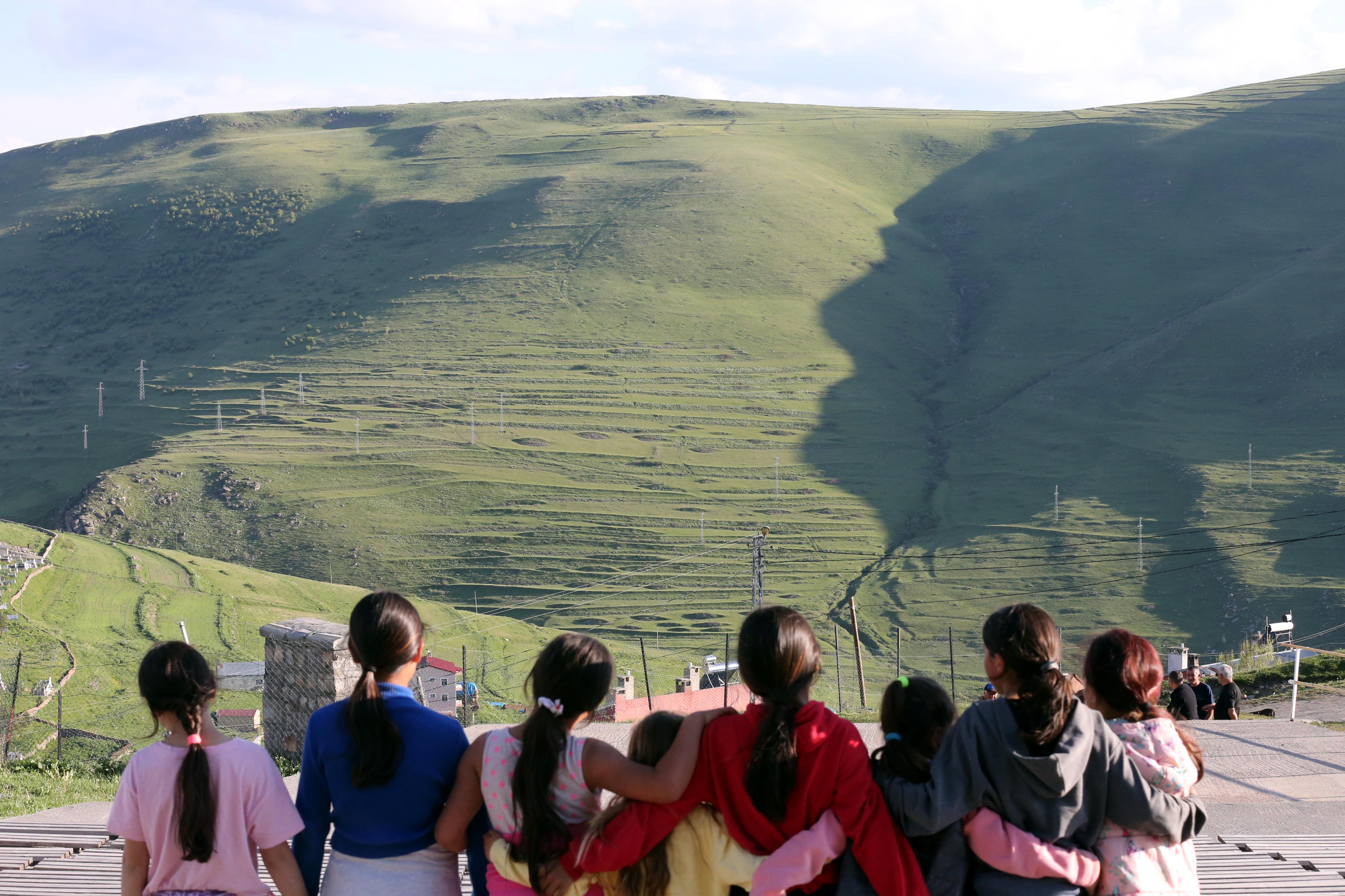 aa-20240606-34800426-34800422-silhouette-of-ataturk-on-mountain-foot-in-turkiyes-ardahan-1.jpg