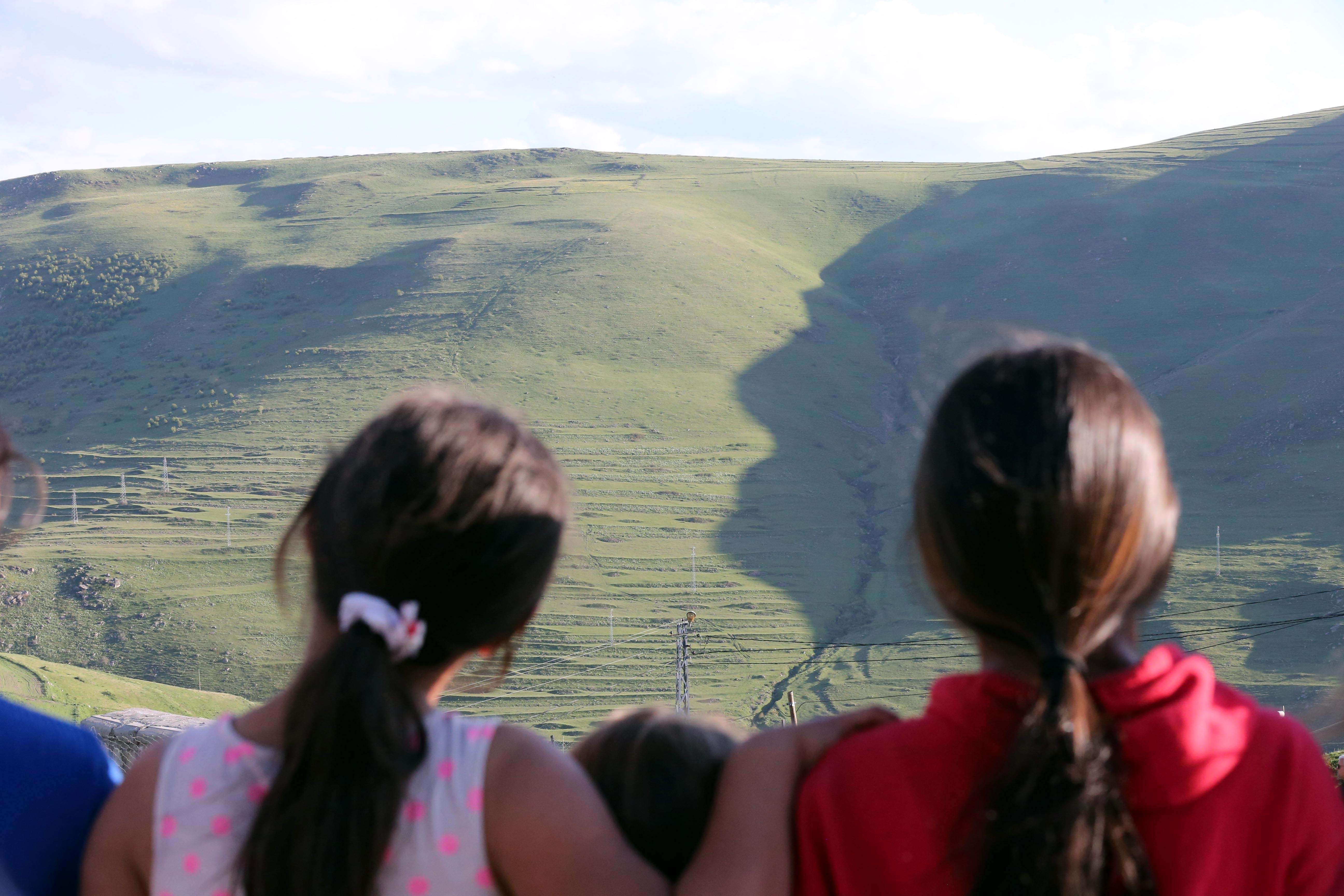 aa-20240606-34800426-34800424-silhouette-of-ataturk-on-mountain-foot-in-turkiyes-ardahan.jpg