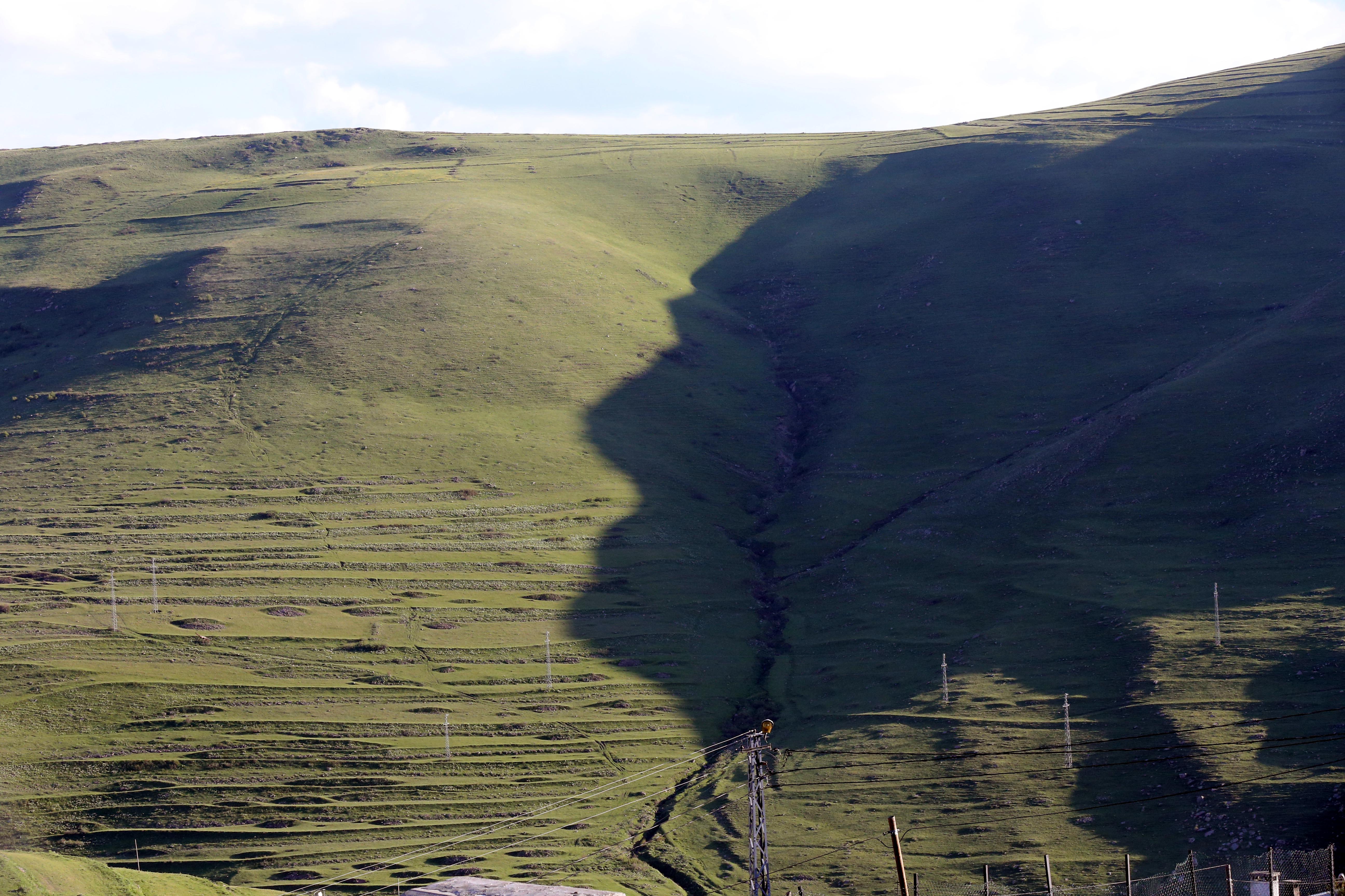 aa-20240606-34800426-34800425-silhouette-of-ataturk-on-mountain-foot-in-turkiyes-ardahan.jpg