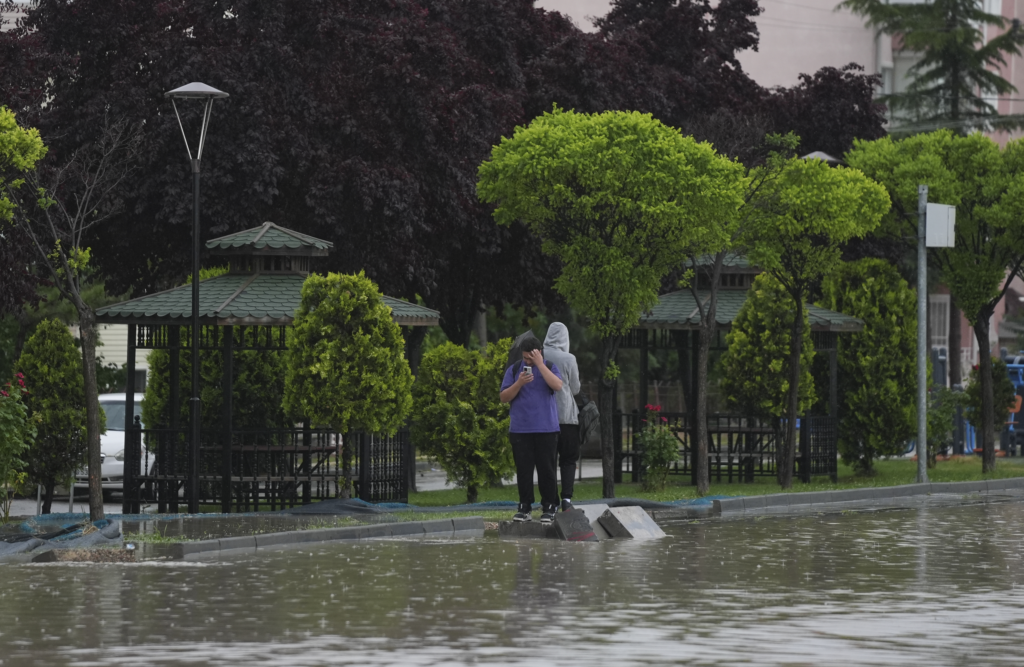 aa-20240608-34816625-34816621-heavy-rain-in-ankara.jpg