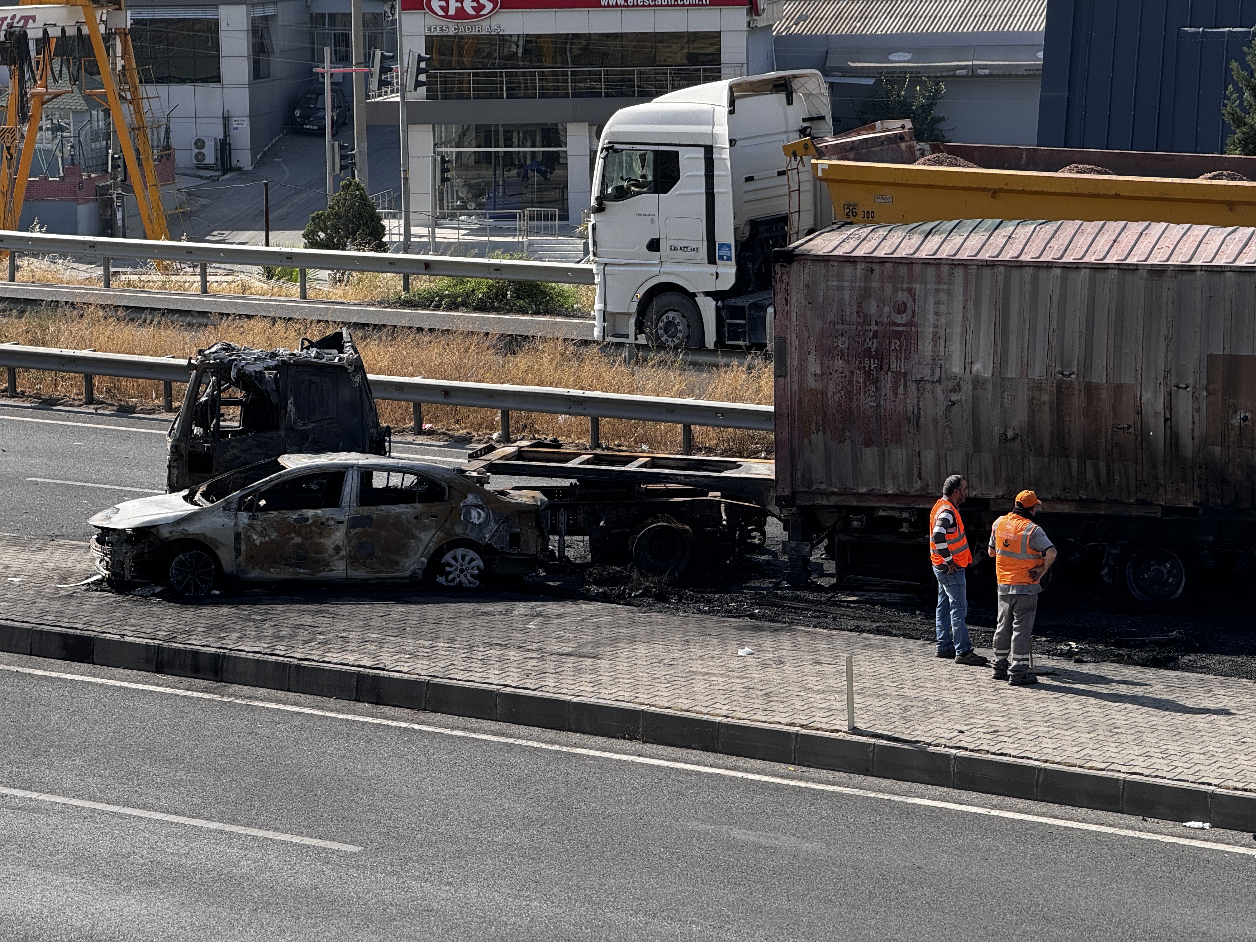 tir-minibus-ve-otomobil-carpisarak-yandi-5-yarali-yenicag-1-001.jpg