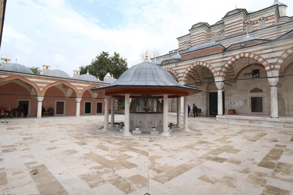 212239-zal-mahmut-pasa-camii-ve-kulliyesi-eyup-fotogaleri-800x535.jpeg