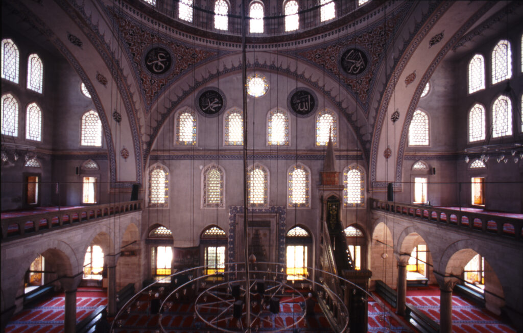 45-zal-mahmutpasa-camii-ic-mekan-1024x652.jpg