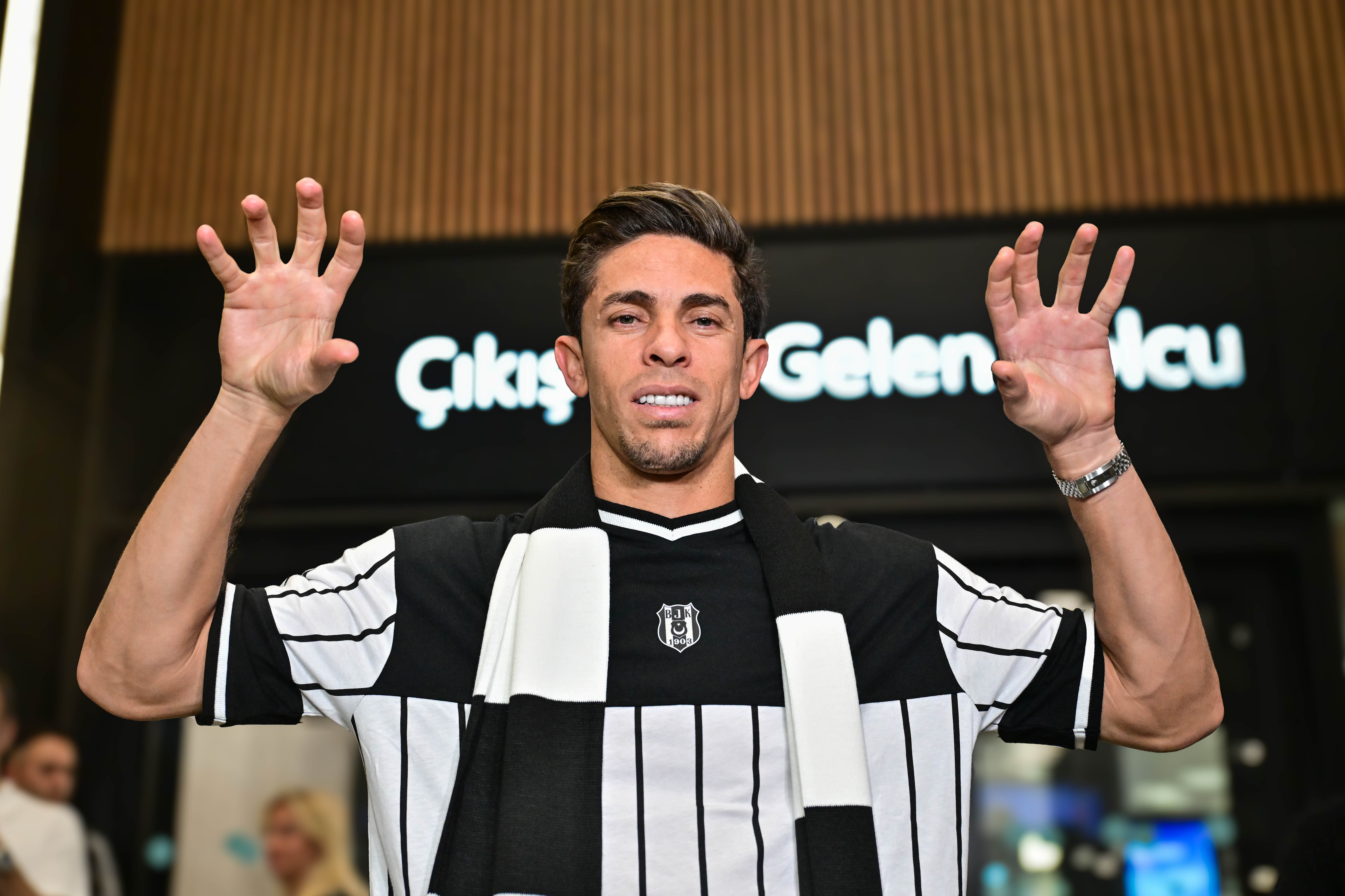 aa-20240613-34857137-34857134-besiktass-new-signing-gabriel-paulista-arrives-in-istanbul-1.jpg