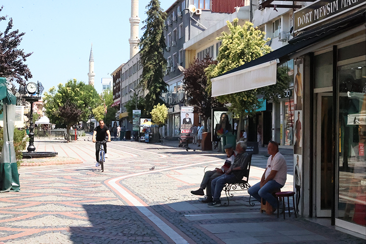 bircok-ilde-sicak-hava-etkili-oldu-yenicag3.jpg