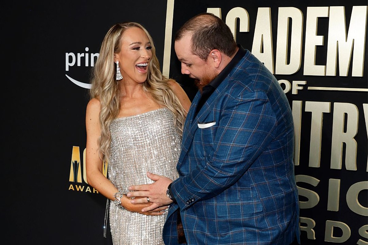 attachment-luke-combs-nicole-hocking-baby-no-2-maternity-pics-tex-lawrence.jpg