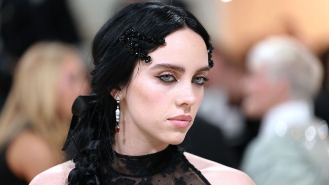 231114091218-01-billie-eilish-met-gala-050123.jpg