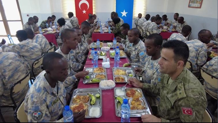 msb-somali-turk-gorev-kuvveti-komutanligindaki-egitimleri-paylasti-yenicag27.jpg