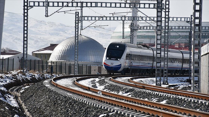 sivas-ankara-yuksek-hizli-tren-seferleri-degisti-yenicag1.jpg