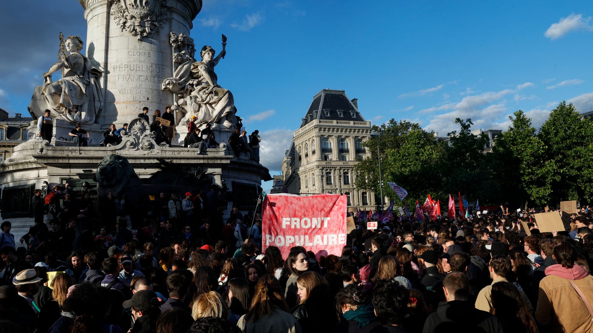 une-manifestation-contre-l-extreme-droite-et-pour-le-front-populaire-le-mardi-11-juin-2024-a-paris-1881795.jpg