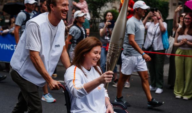 afp-20240721-364p26n-v2-preview-topshotfranceolyparis2024torch.jpg