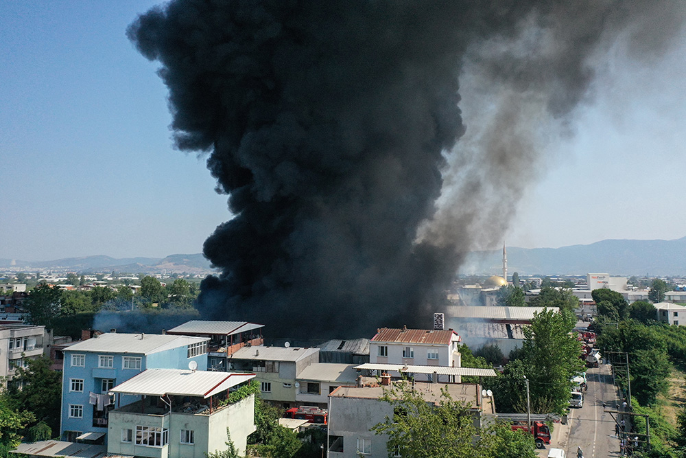 bursada-geri-donusum-tesisinde-yangin-3-fabrikaya-sicradi-yenicag-38.jpg