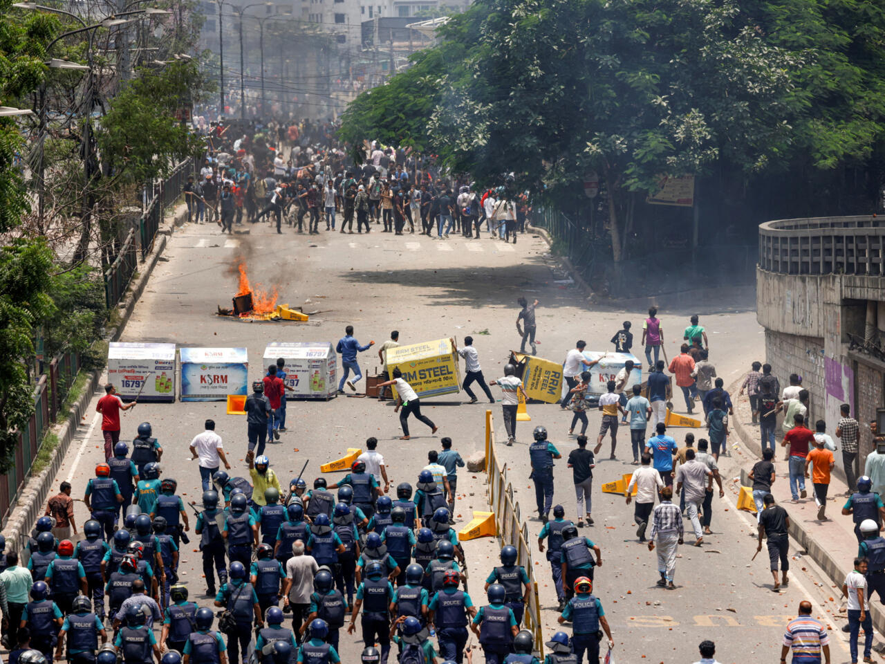 w1280-p4x3-2024-07-18t073824z-1259076860-rc2ix8acc3xw-rtrmadp-3-bangladesh-protests.jpg