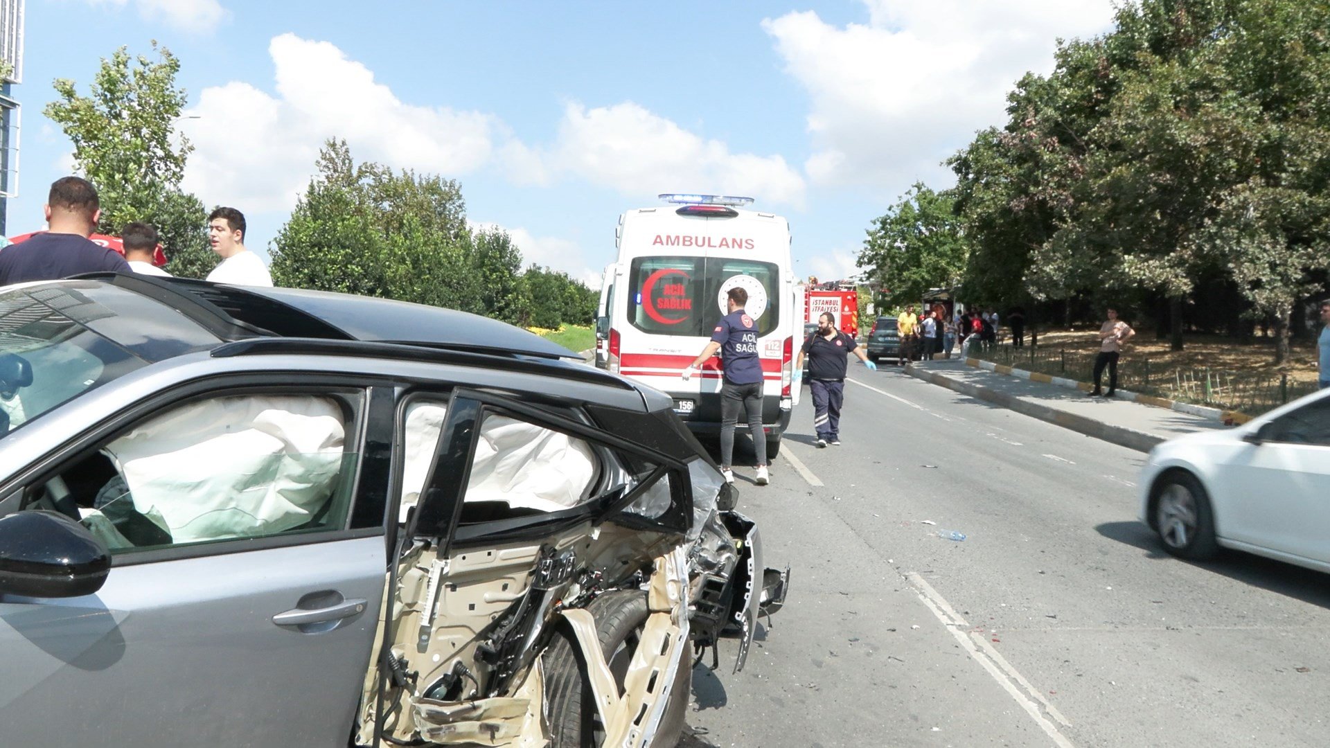 bagcilarda-minibus-ile-cip-carpisti-1i-agir-6-yarali-yenicag-7.jpg