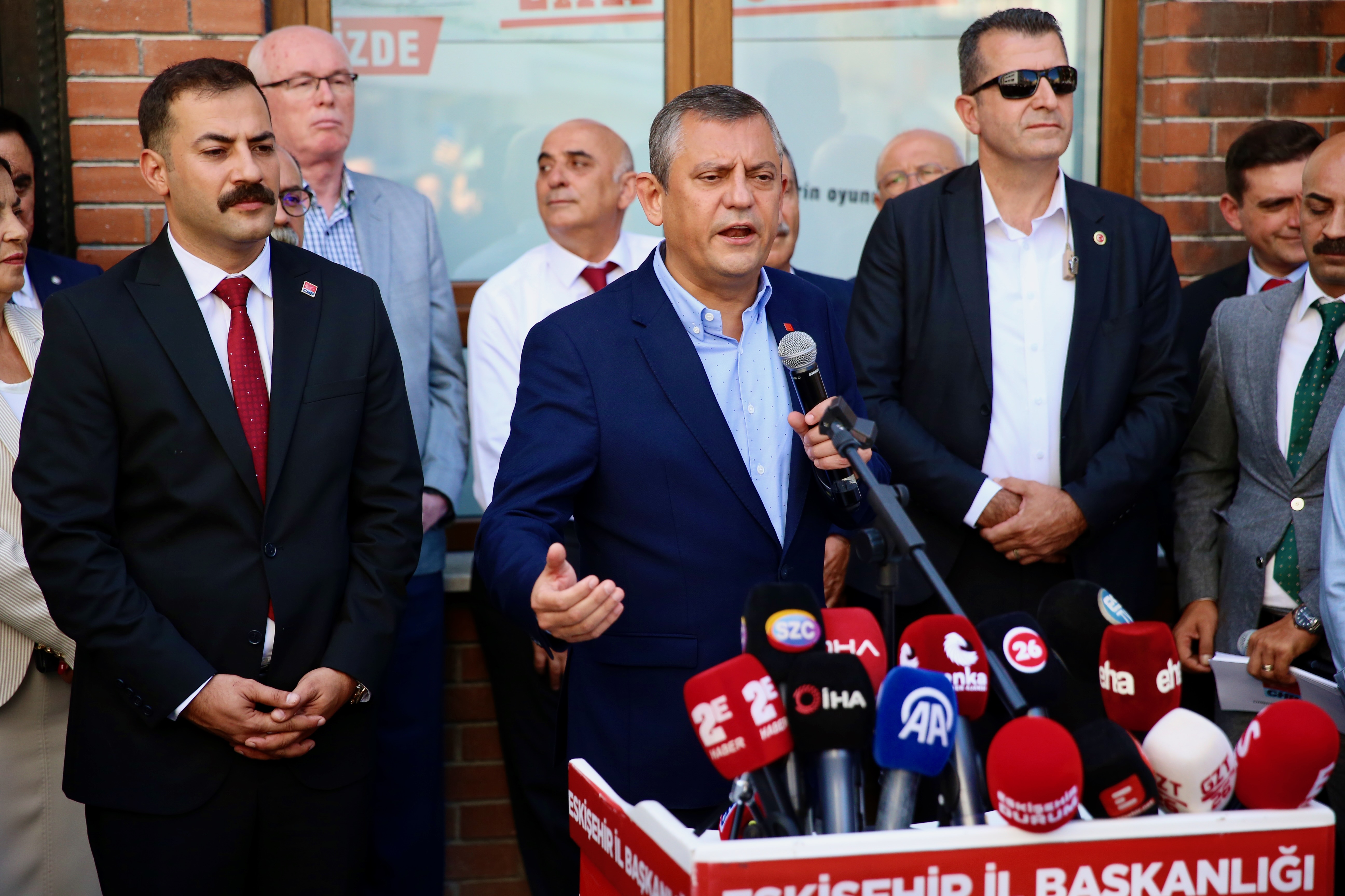 aa-20240731-35279865-35279864-chp-genel-baskani-ozgur-ozel-eskisehirde.jpg