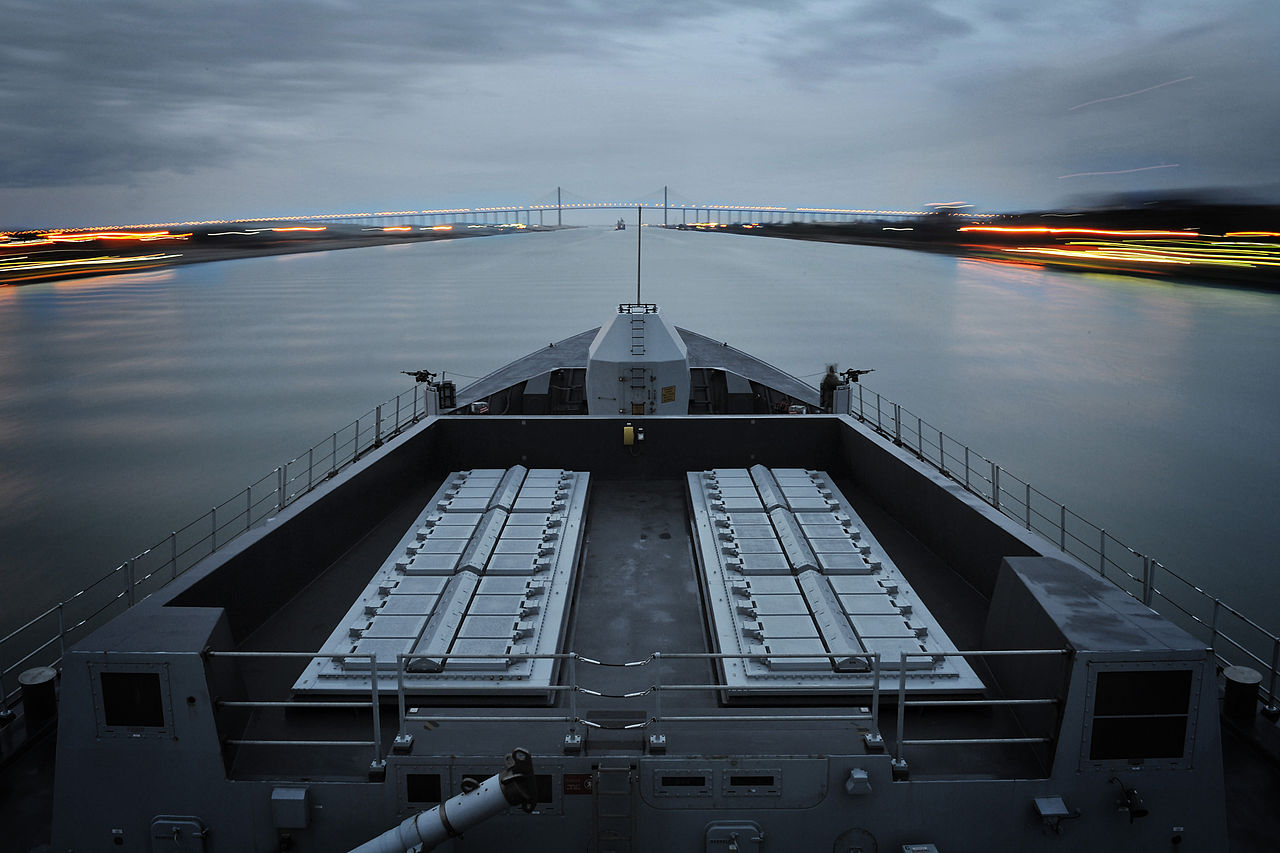 1280px-type-45-destroyer-hms-daring-passing-through-the-suez-canal-mod-45153569.jpg