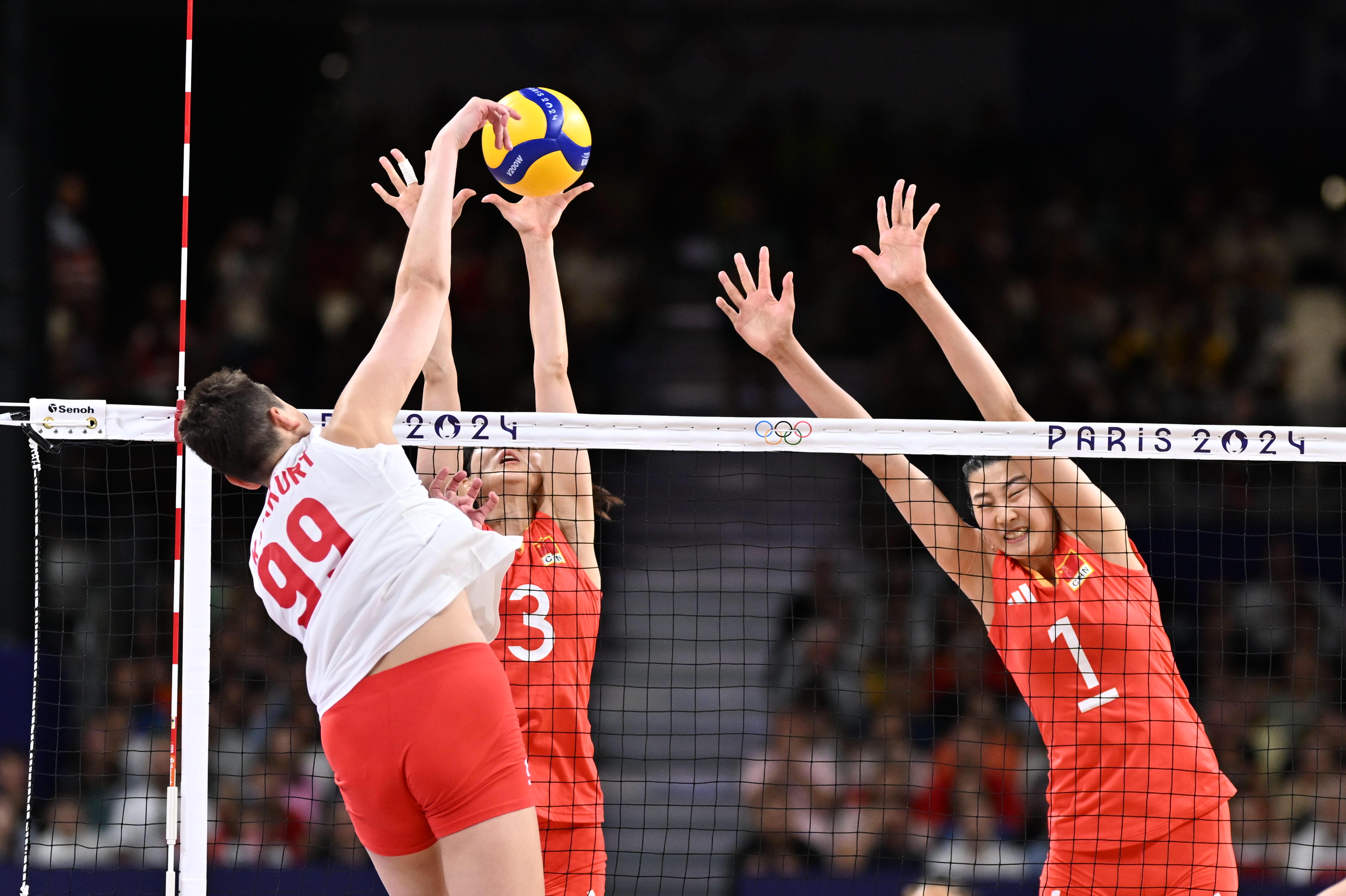 aa-20240806-35330324-35330314-china-v-turkiye-olympic-games-paris-2024-volleyball-001.jpg