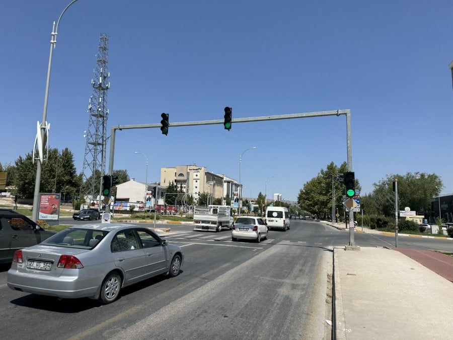 elazigda-trafik-isiklarina-yerlestirilen-yazilarla-israile-tepki-4.jpg