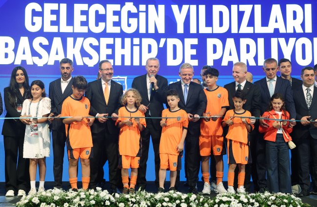 aa-20240809-35363180-35363178-cumhurbaskani-erdogan-basaksehir-futbol-akademisi-ve-kupa-meydaninin-acilisinda-konustu.jpg