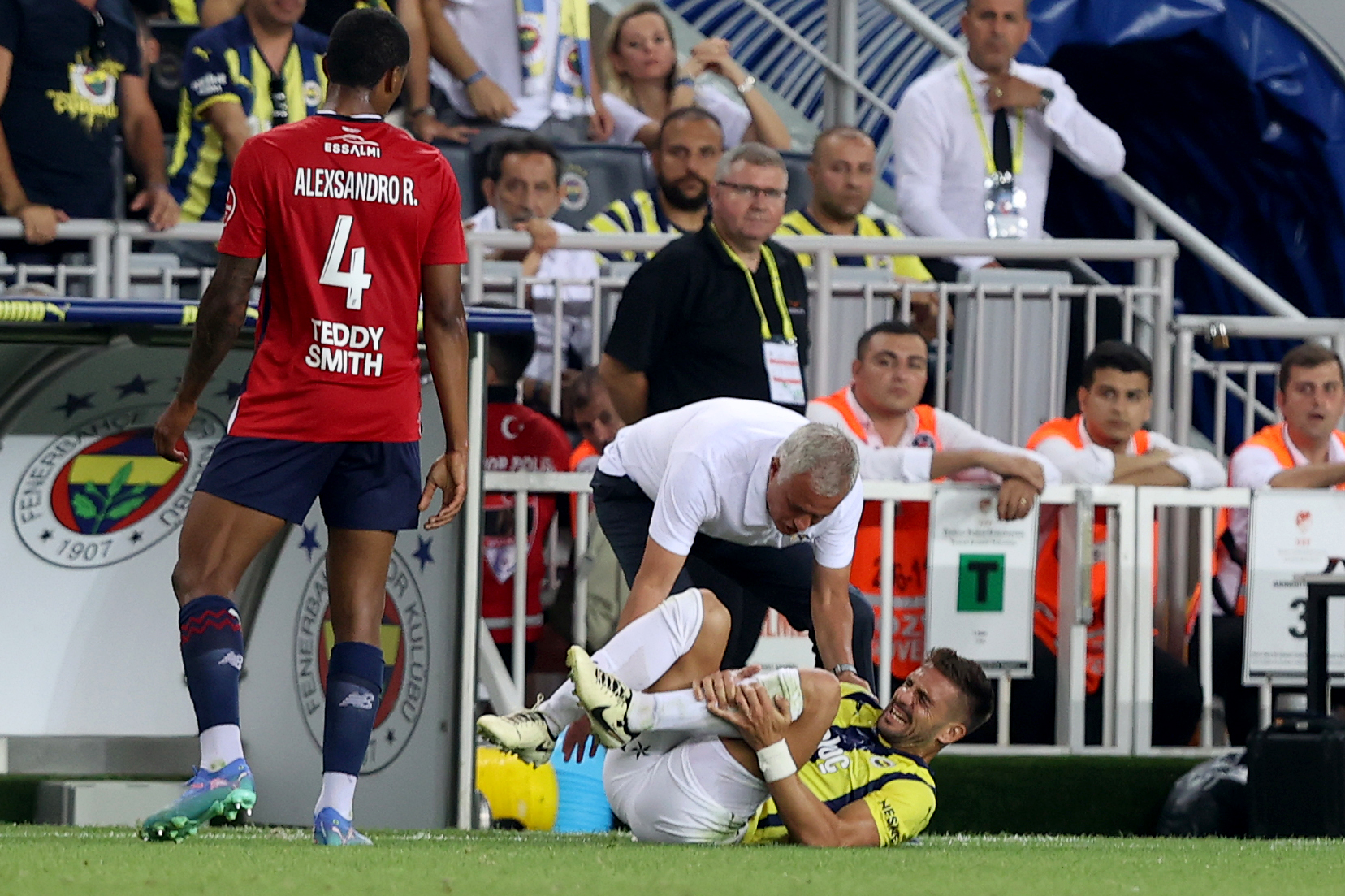 aa-20240813-35395013-35395010-fenerbahce-v-lille-uefa-champions-league.jpg