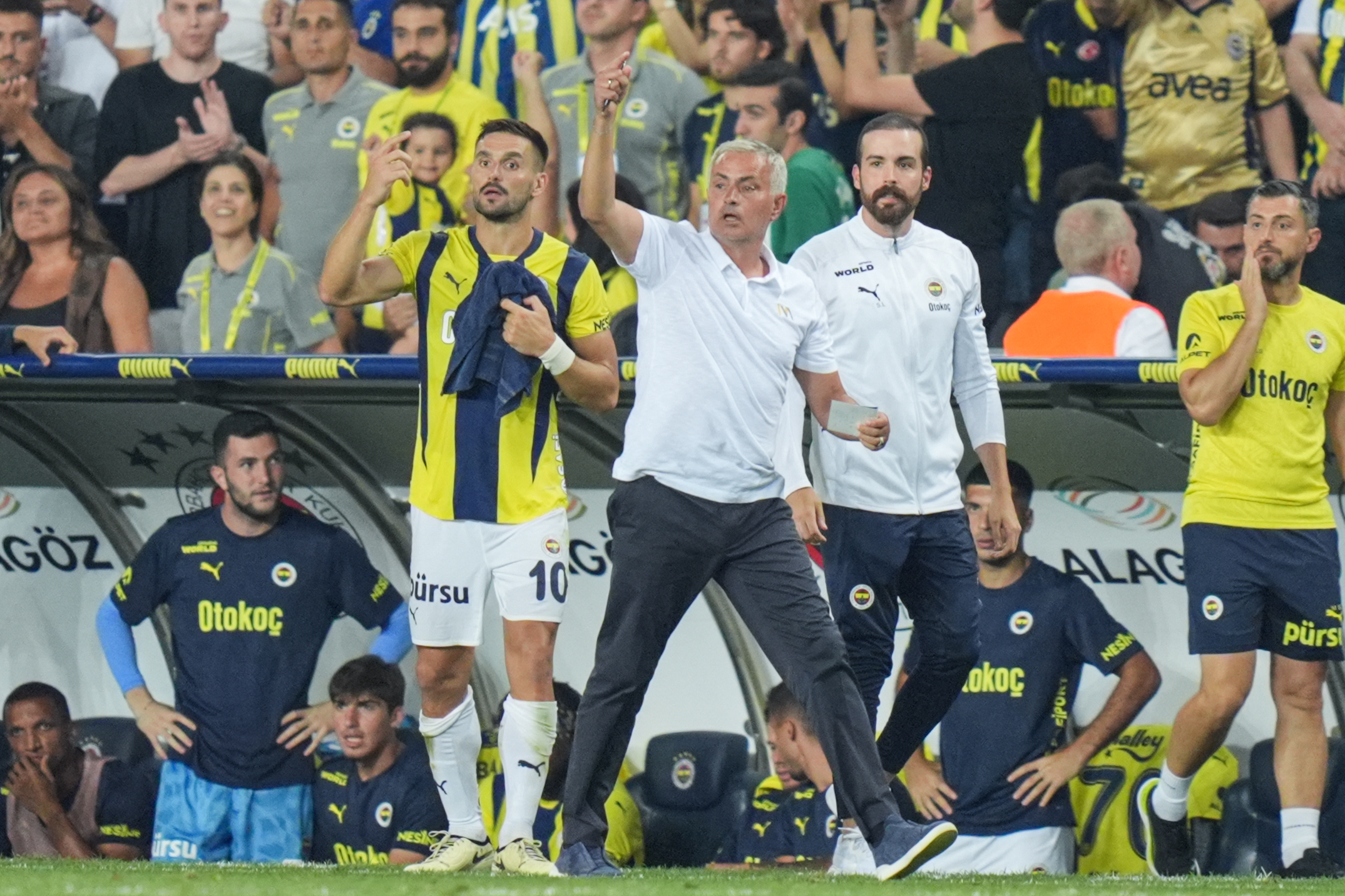 aa-20240813-35395329-35395326-fenerbahce-lille.jpg