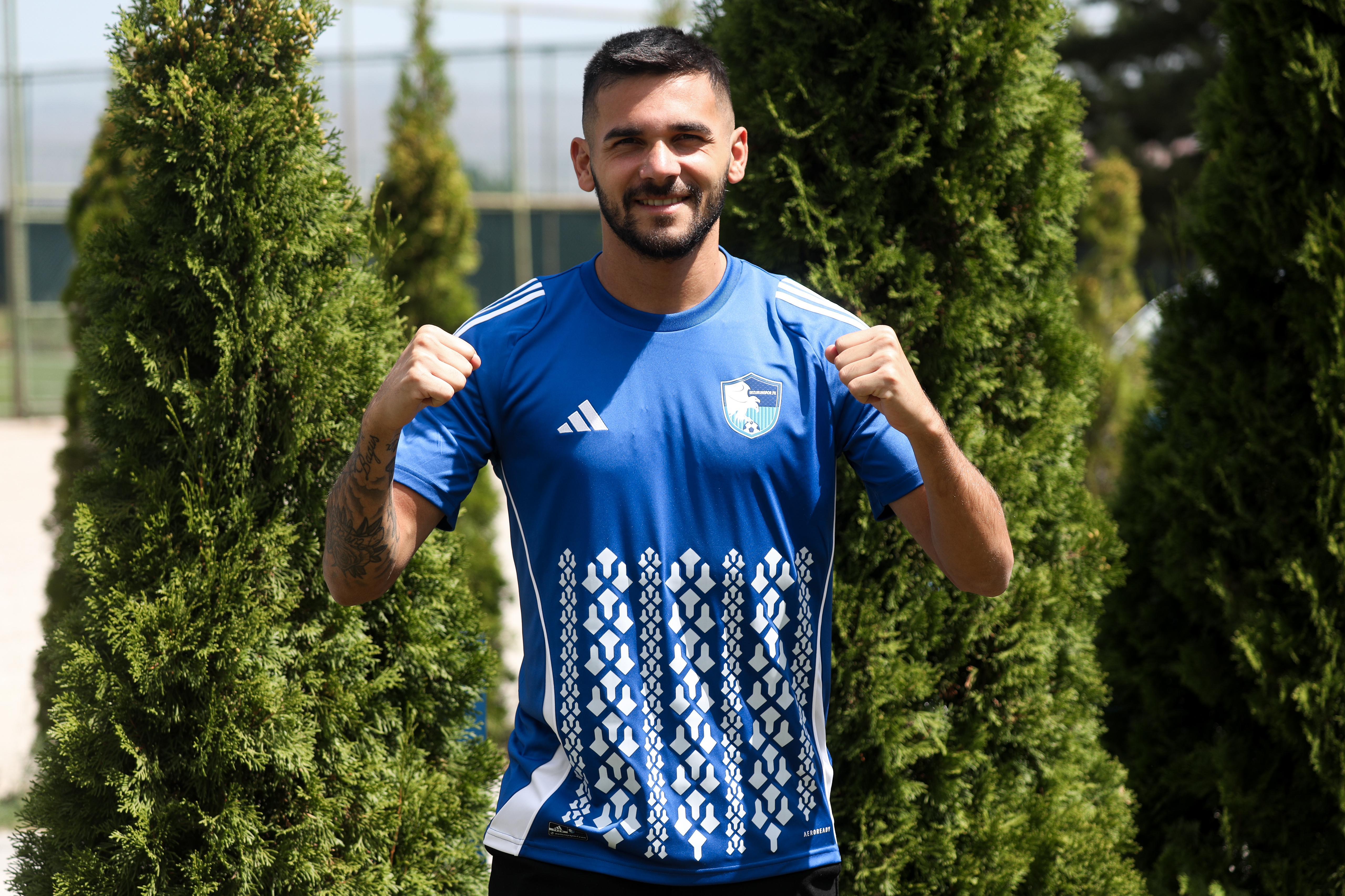 aa-20240817-35423467-35423465-erzurumspor-fk-giovanni-crociata-ile-salih-sarikayayi-renklerine-bagladi.jpg