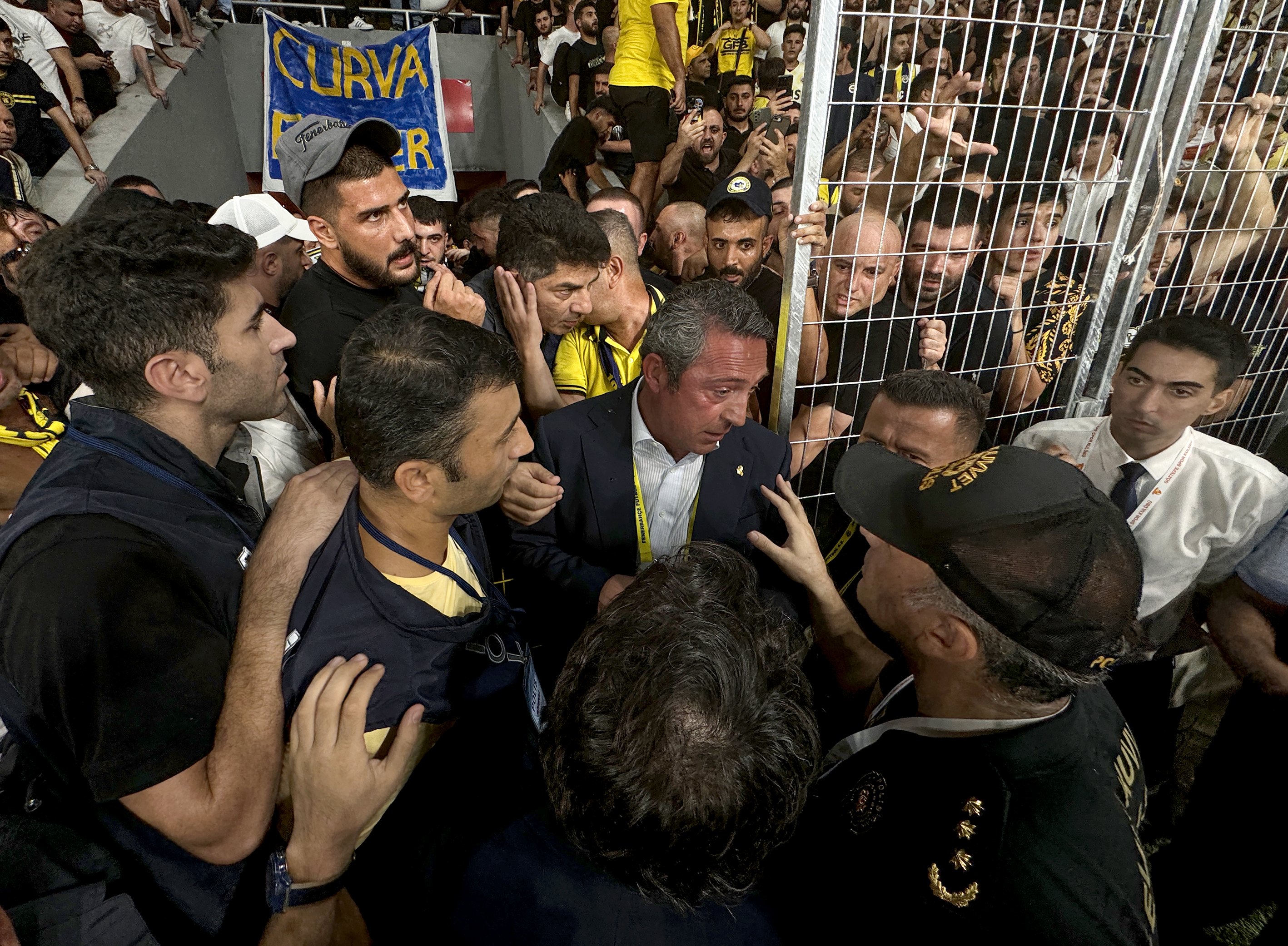 aa-20240817-35428243-35428239-goztepe-v-fenerbahce-turkish-super-lig.jpg