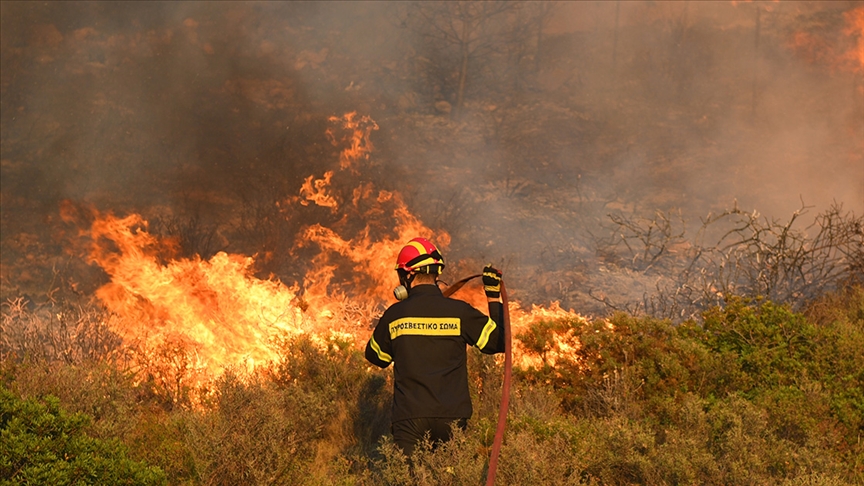 yunanistanda-orman-yangini-riskine-karsi-sari-alarm-verildi-yenicag6.jpg