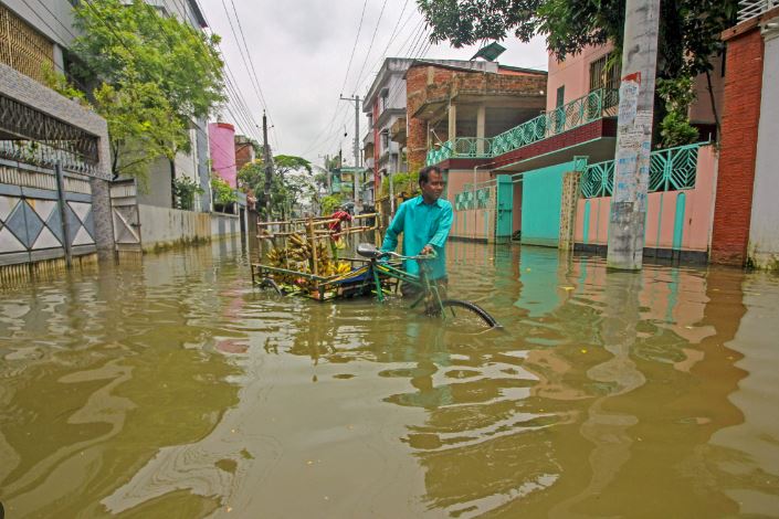 hindistan-ve-bangladeste-sellerde-15-kisi-oldu-yenicag10.jpg