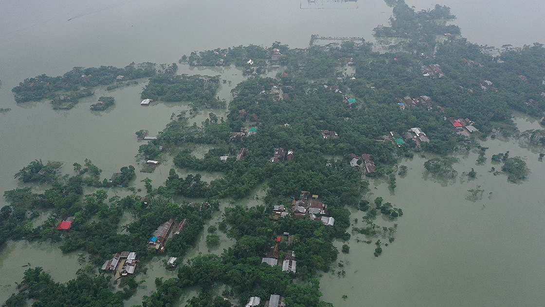 hindistan-ve-bangladeste-sellerde-15-kisi-oldu-yenicag7.jpg