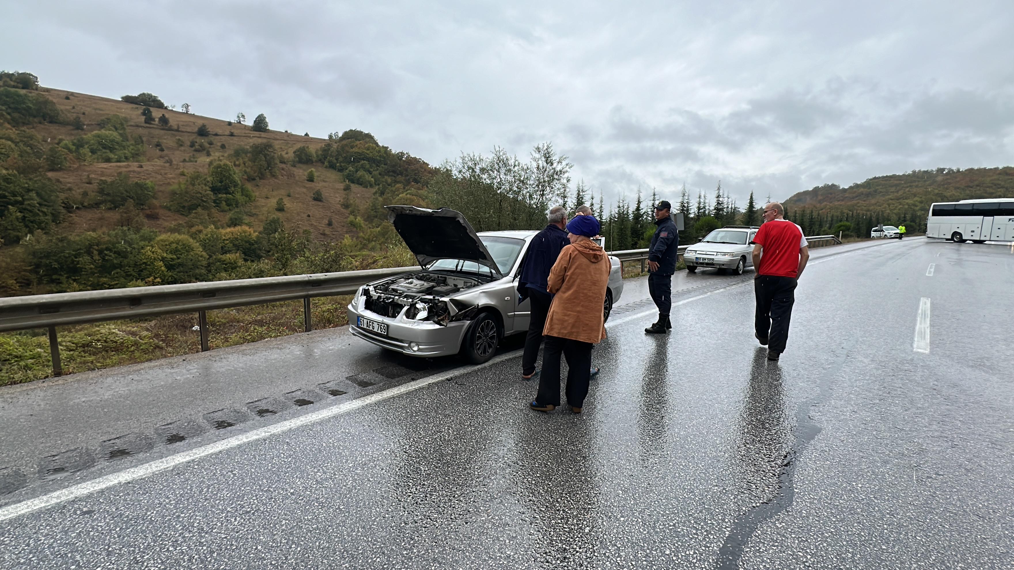 samsun-ankara-kara-yolunda-zincirleme-kaza-3-oldu-2si-agir-10-yarali-yenicag-27.jpg