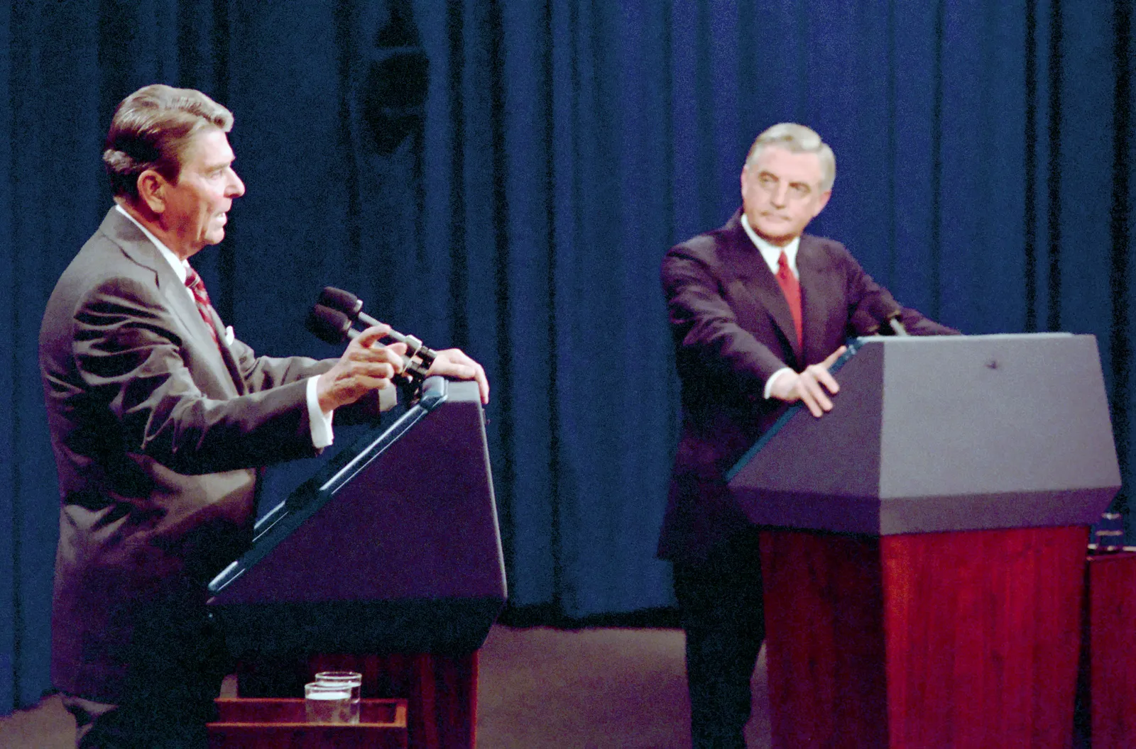 president-ronald-reagan-and-democratic-candidate-walter-mondale-during-the-second-debate-in-kansas-city-missouri-1.webp