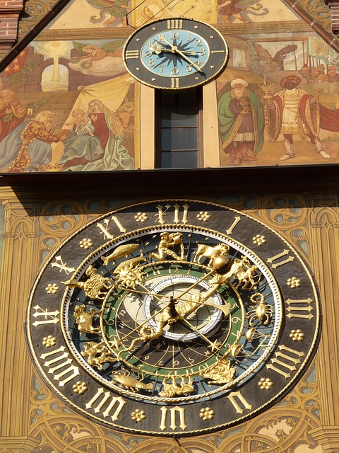 astronomical-clock-5717-640.jpg