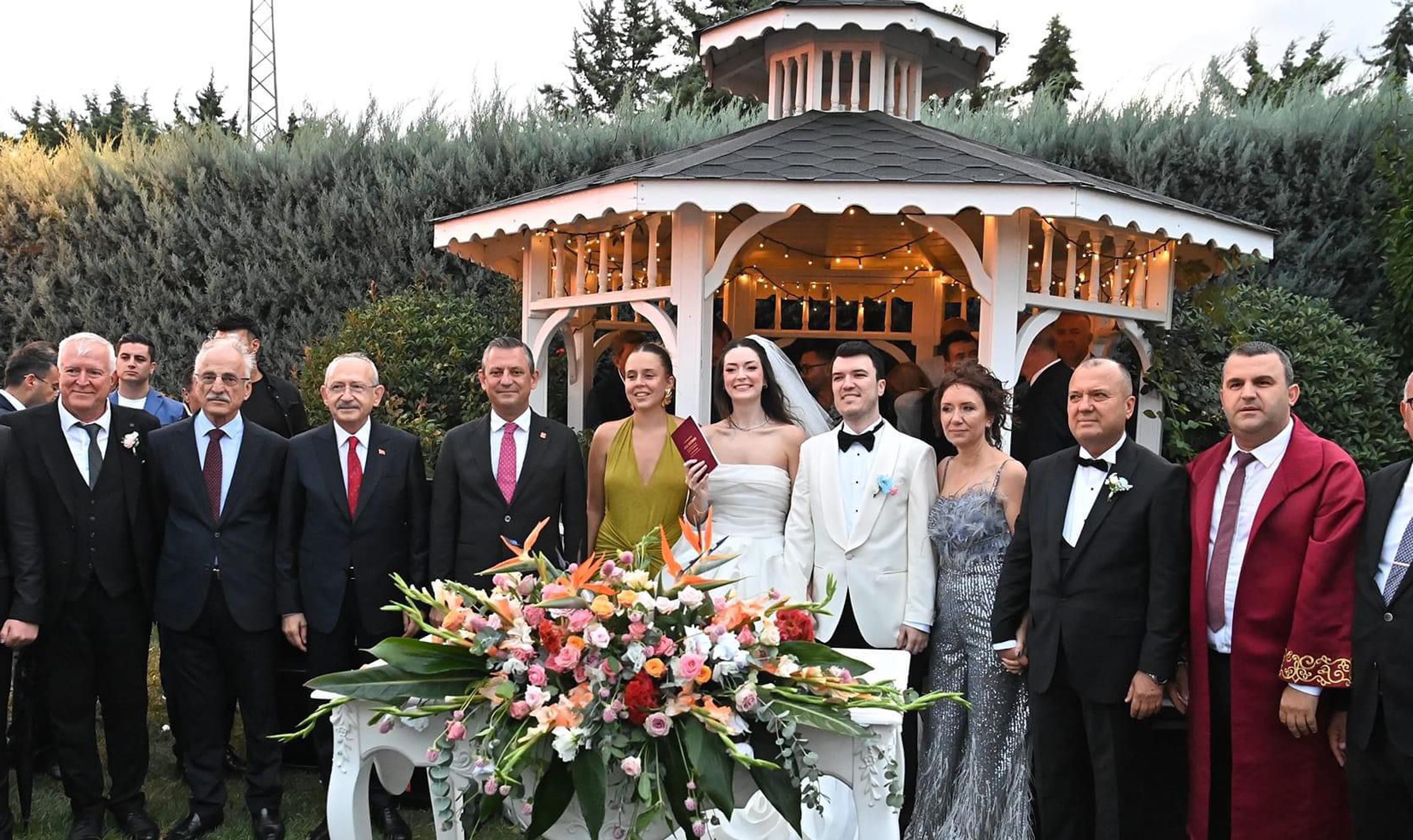 ozel-ve-kilicdaroglu-nikah-sahitligi-ya-368299-101835-001.jpg