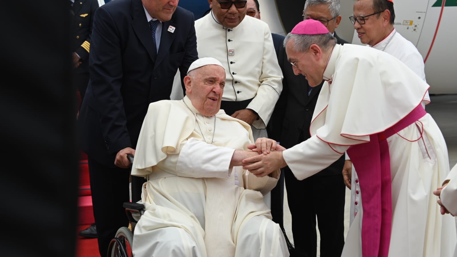 papa-franciscus-gorev-suresinin-en-uzun-yurt-disi-gezisi-ben-halen-yasiyorum-mesaji-yenicag-12-001.jpg