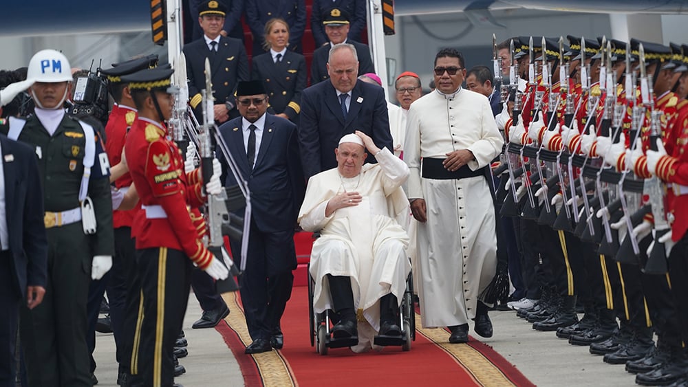 papa-franciscus-gorev-suresinin-en-uzun-yurt-disi-gezisi-ben-halen-yasiyorum-mesaji-yenicag-6-001.jpg